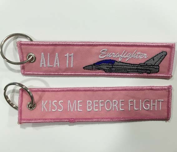 Llavero tela \"Kiss me before Flight\" Ala 11 Eurofighter rosa